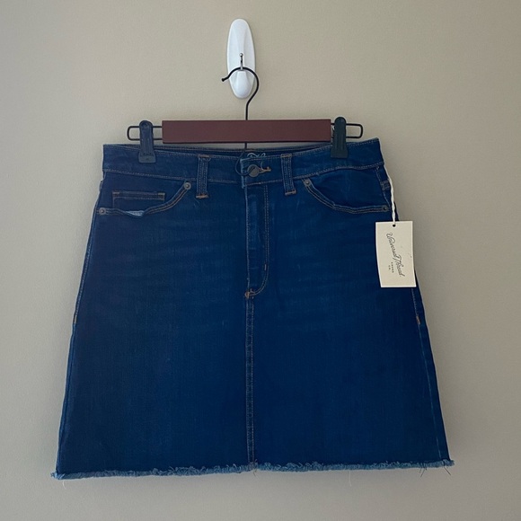 NWT Universal Thread Dark Wash Jean Skirt Size 4 - Picture 2 of 5